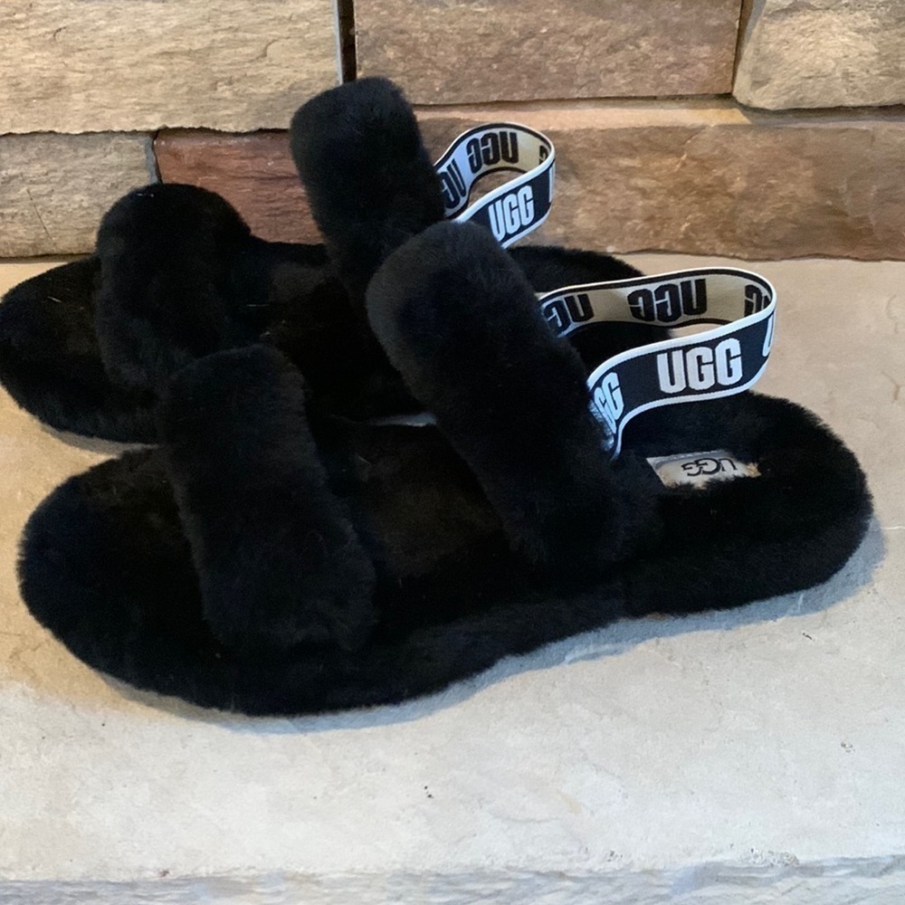 UGG black fuzzy sz 6 slippers with Ugg logo back strap